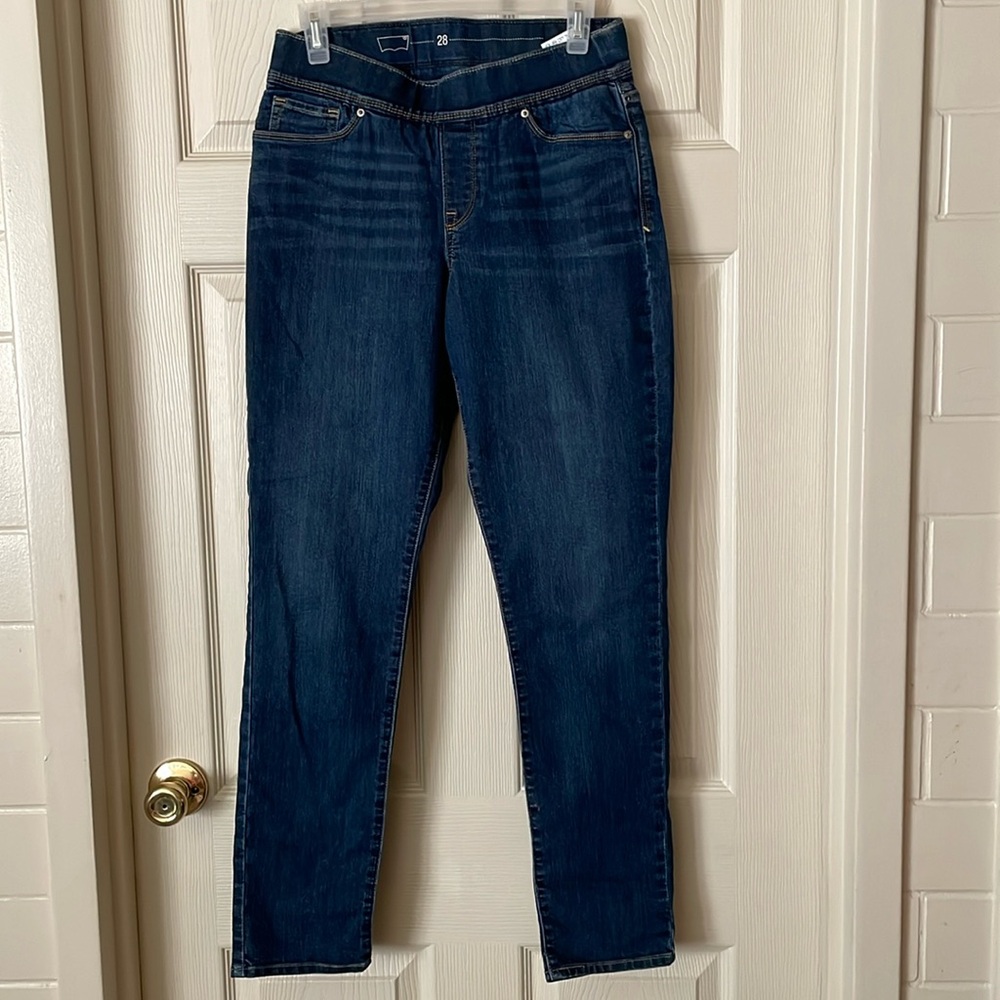Levi Strauss denim jeggings size 28. Length 29”. Like brand new